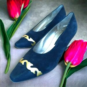 Donna Karan Size 6 black suede gold applique